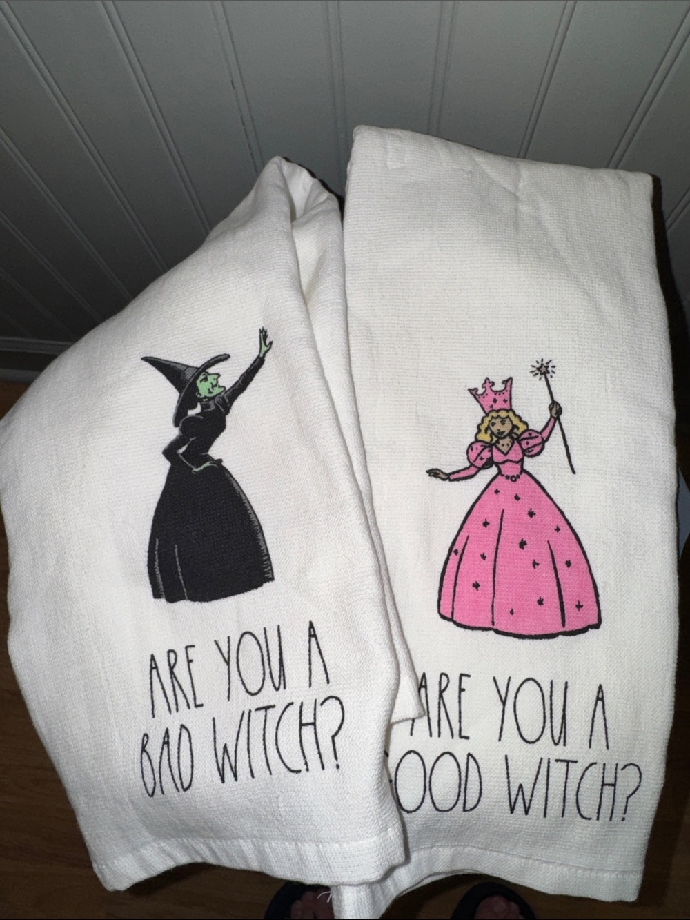 Rae Dunn Glinda good Witch & Wicked witch Mug Set w/ Matching Towels - Picture 8 of 8